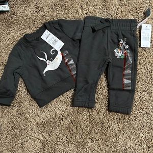 New Disney Baby 3-6 mo Nightmare Before Christmas
Sweatshirt/Sweatpants.